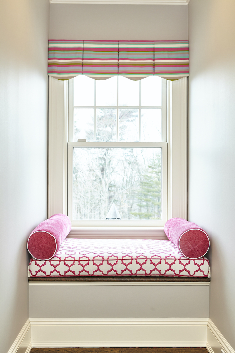 window-seat-bench-kids-playroom-pink-pillows