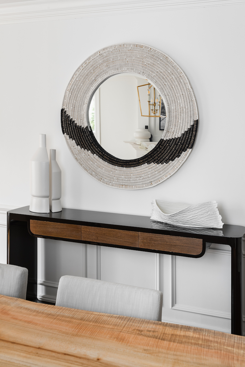 dining-room-sideboard-round-mirror-manuella-moreira-interiors