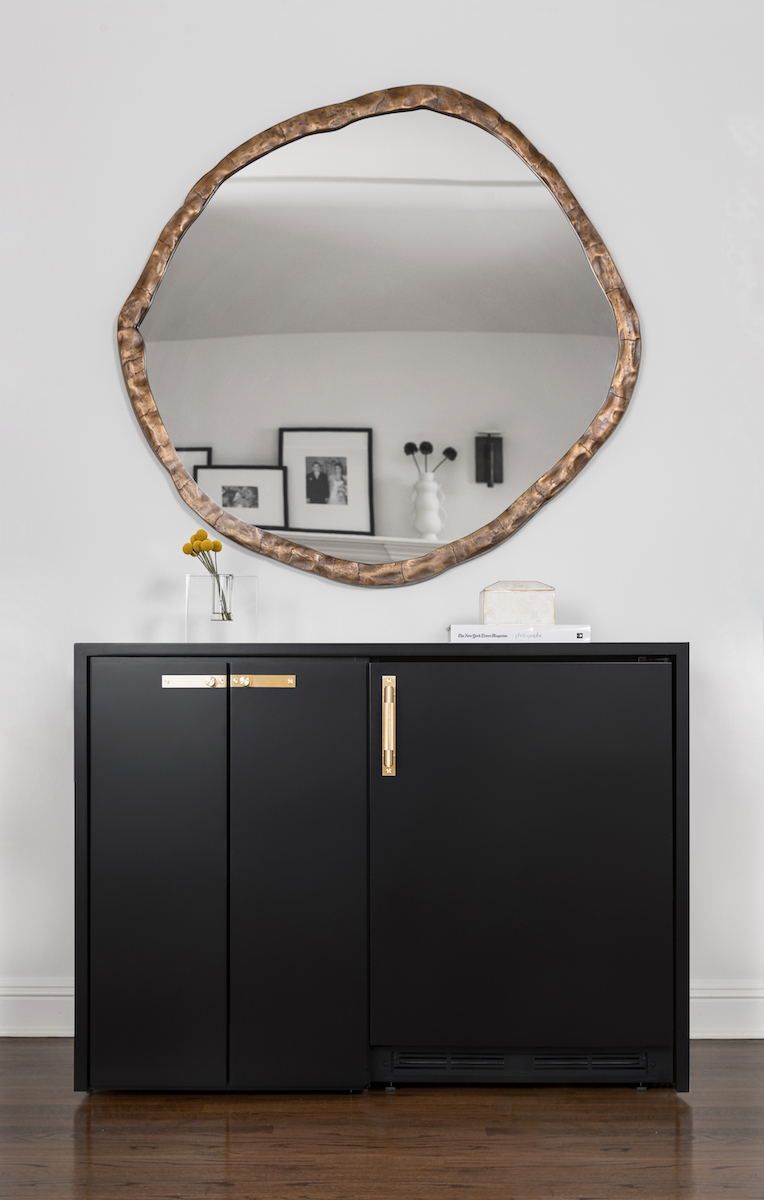 manuella-moreira-interiors-black-cabinet-large-mirror